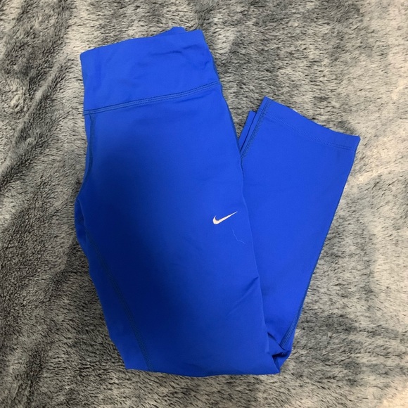 Cropped Dri-Fit Nike Leggings. Royal Blue. Medium. - Picture 1 of 2